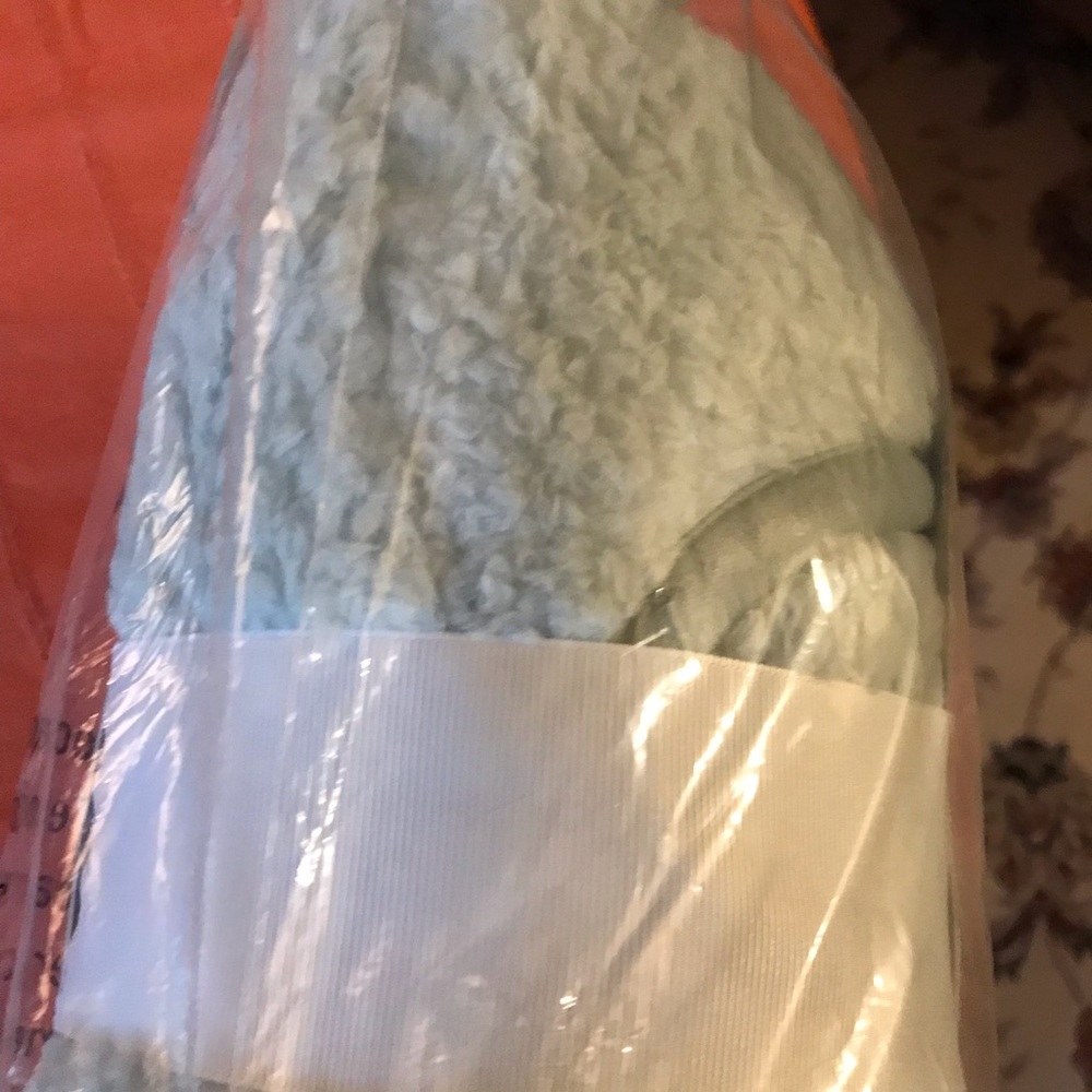 UGG classic Sherpa hooded throw for kids - Picture 8 of 11